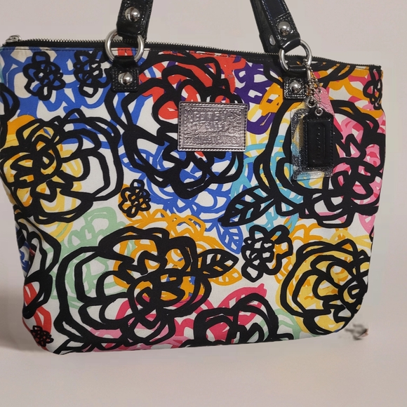 Coach Poppy Graffitti Floral Tote. - Picture 7 of 7